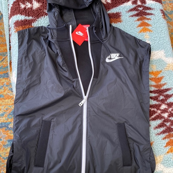 Nike Vest NWT - Picture 1 of 3